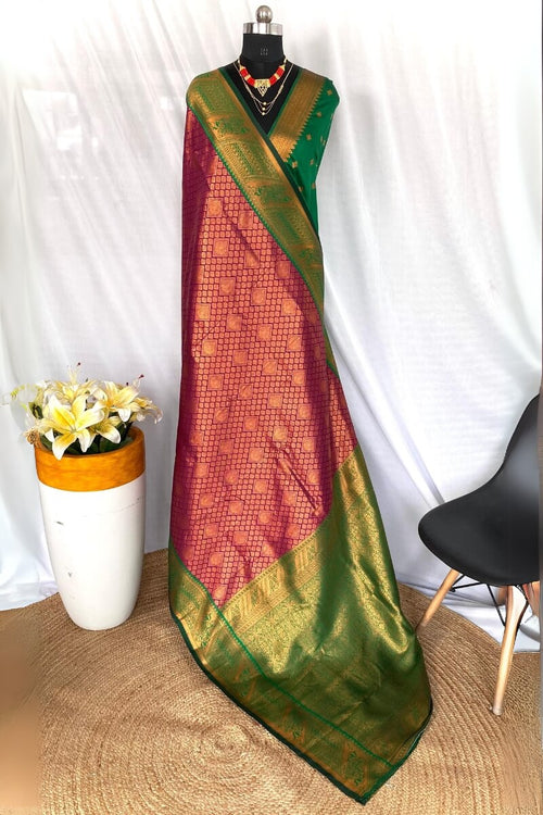 Load image into Gallery viewer, Twirling Purple Kanjivaram Silk Saree With Exquisite Blouse Piece
