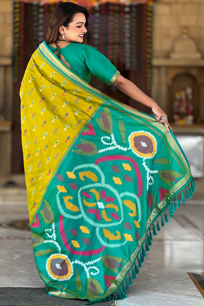 Devastating Mehndi Soft Banarasi Silk Saree With Twirling Blouse Piece