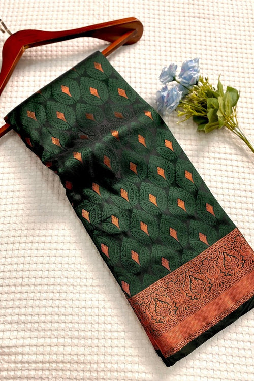 Load image into Gallery viewer, Fancifull Dark Green Soft Banarasi Silk Saree With Appealing Blouse Piece
