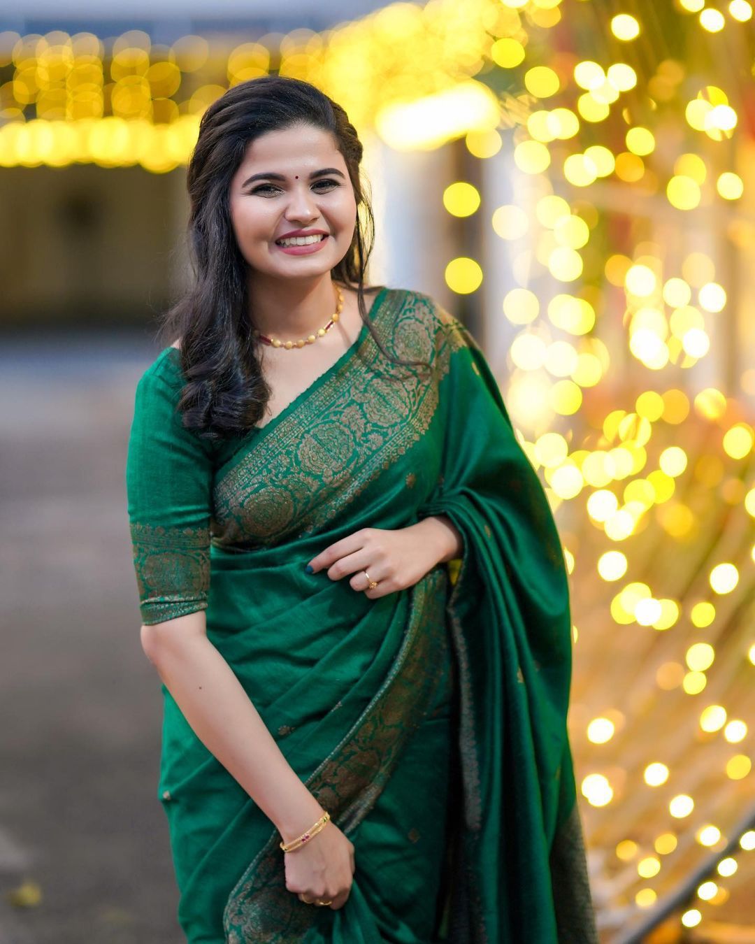 Imaginative Green Soft Banarasi Silk Saree with Artistic Blouse Piece –  LajreeDesigner