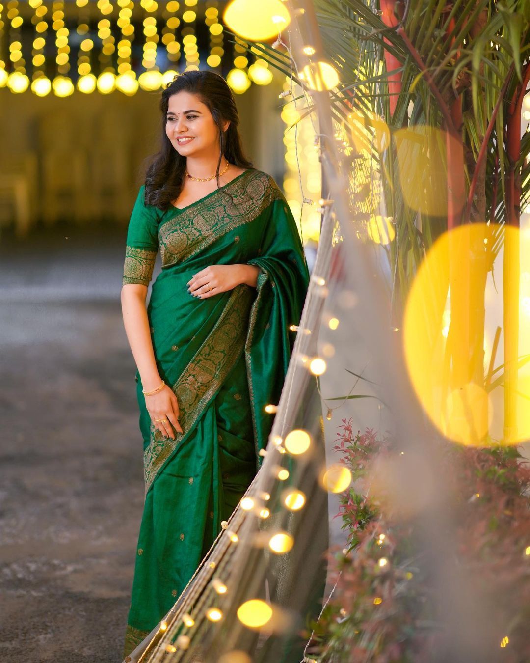 Imaginative Green Soft Banarasi Silk Saree with Artistic Blouse Piece