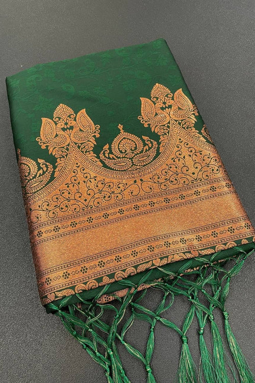 Load image into Gallery viewer, Engaging Dark Green Soft Banarasi Silk Saree With Snazzy Blouse Piece
