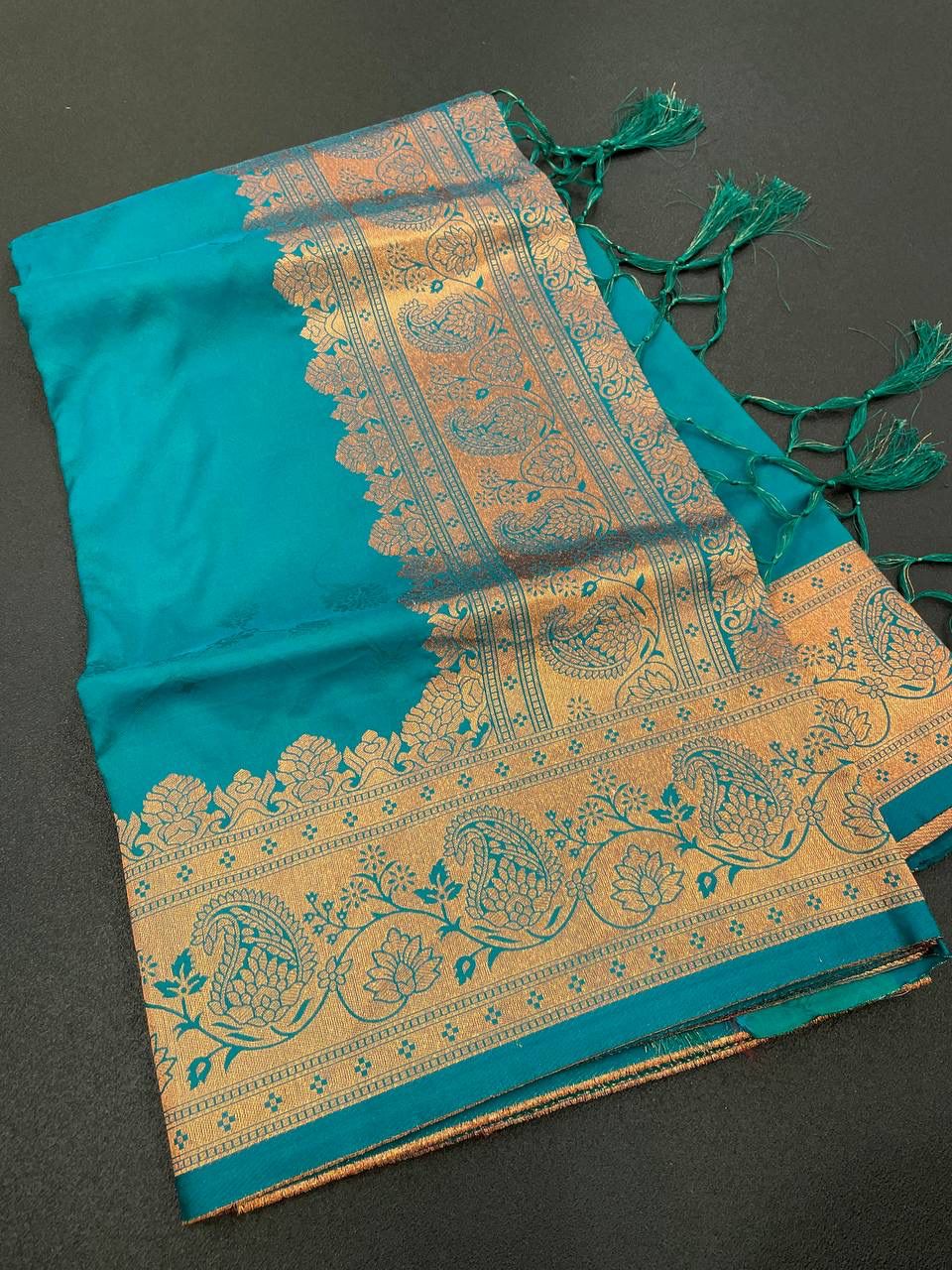 Confounding Firozi Soft Banarasi Silk Saree With Snazzy Blouse Piece