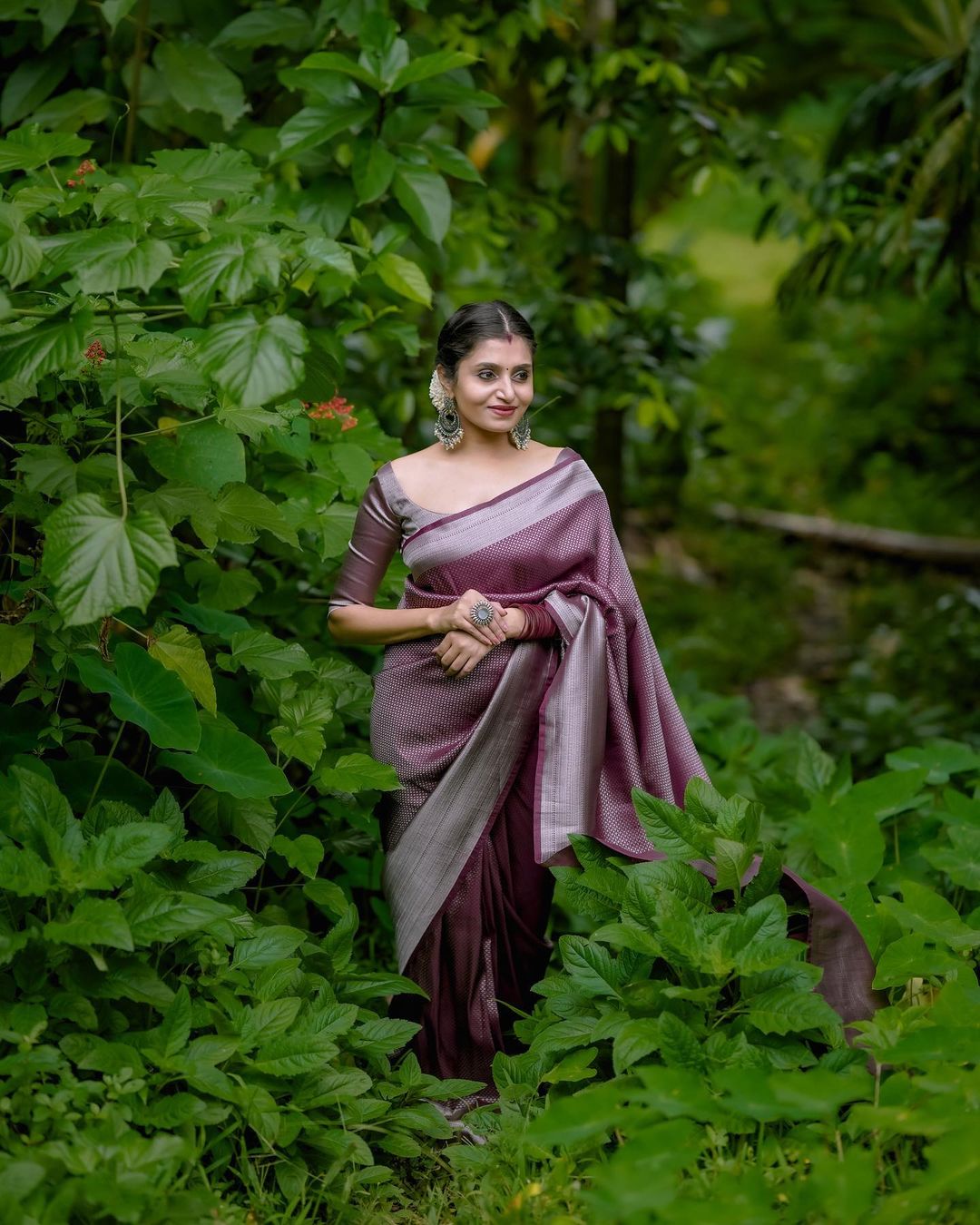 Women in saree posing in hi-res stock photography and images - Alamy