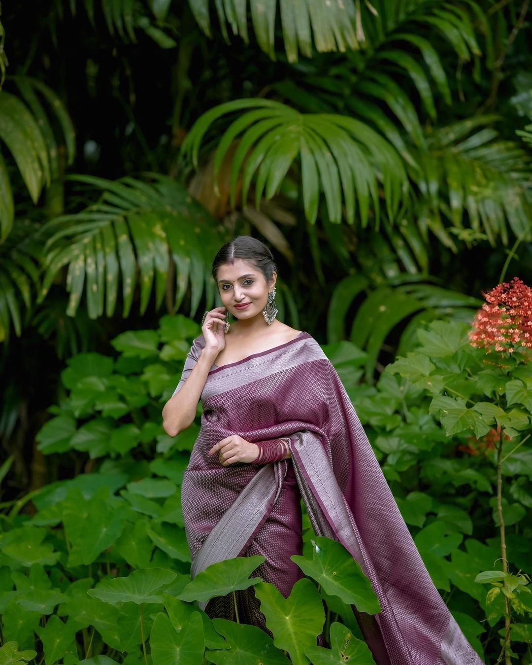 Pin by Astro on Bengali Asthetic | Saree poses, Girly photography,  Photoshoot poses
