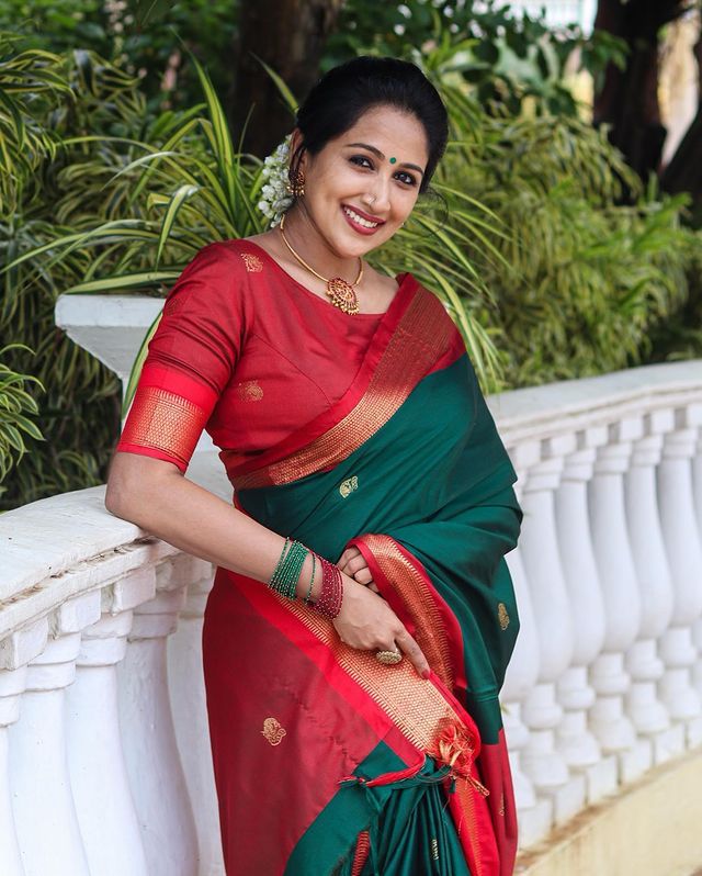 Deserving Rama Soft Banarasi Silk Saree With Sizzling Blouse Piece