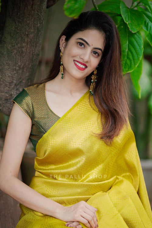 Banarasi Dola Silk Golden Yellow Saree For Women at Rs.6975/Piece in  varanasi offer by Zari Banaras
