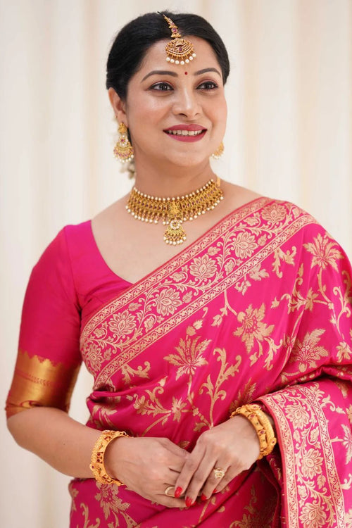 Load image into Gallery viewer, Evocative Dark Pink Soft Banarasi Silk Saree With Admirable Blouse Piece
