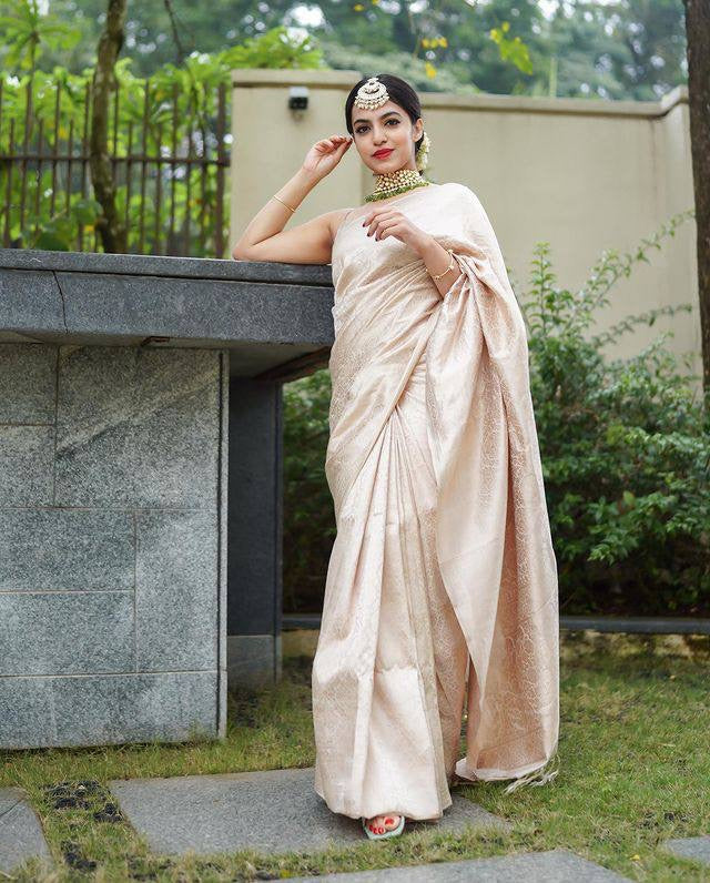 Delectable Beige Soft Banarasi Silk Saree With Scrumptious Blouse Piece