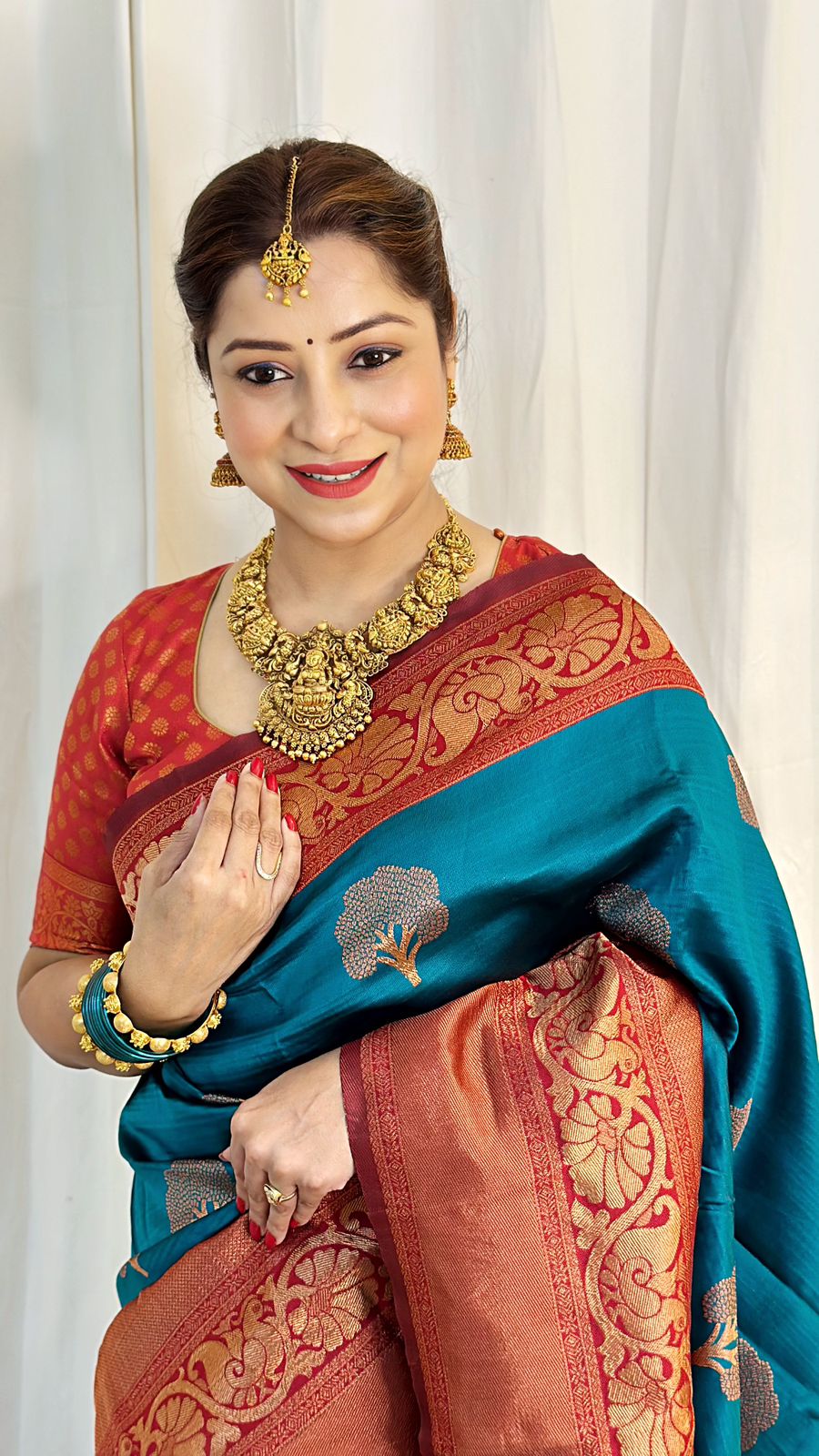 Prettiest Rama Soft Banarasi Silk Saree With Groovy Blouse Piece