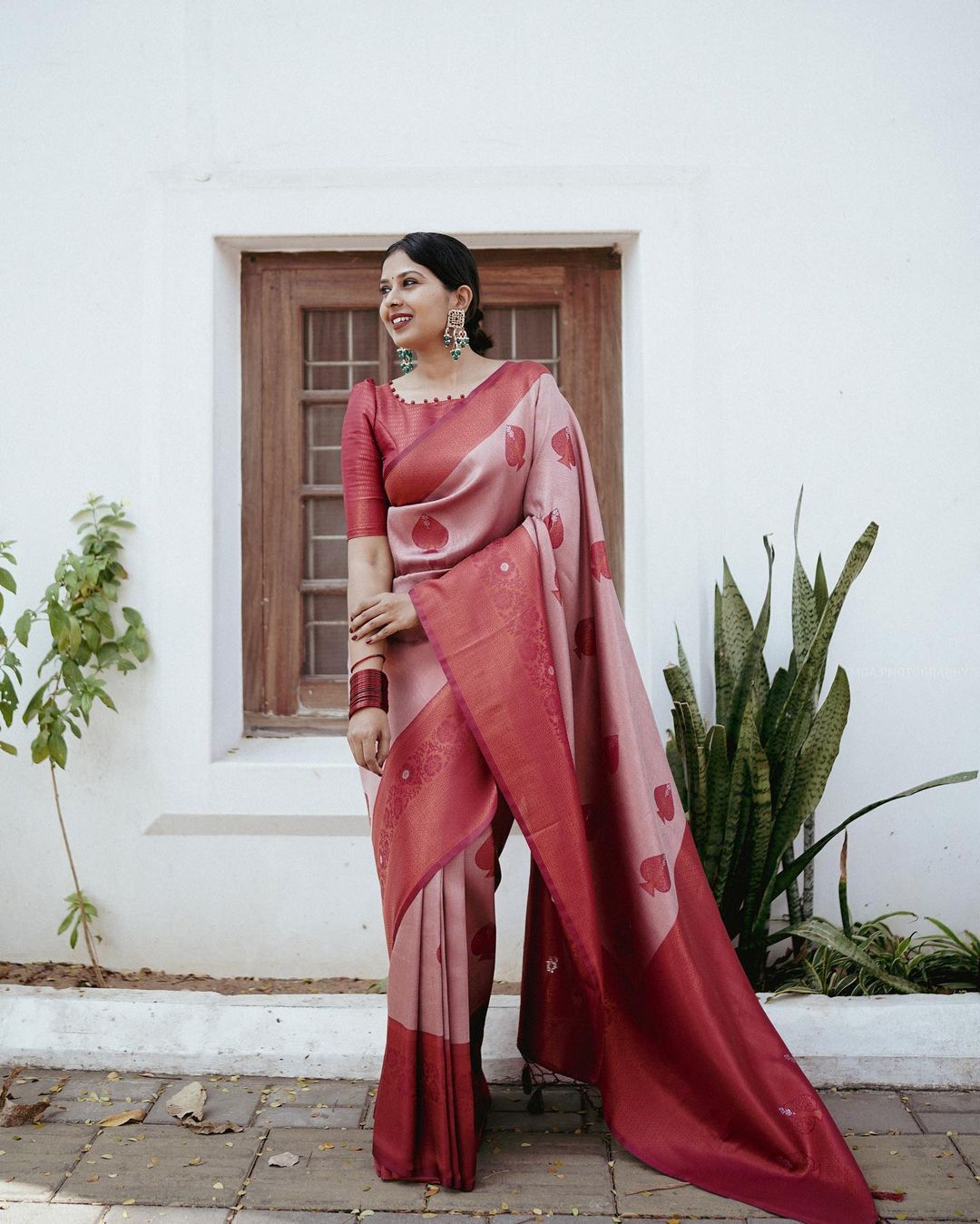 Magnetic Pink Soft Silk Saree With Snappy Blouse Piece