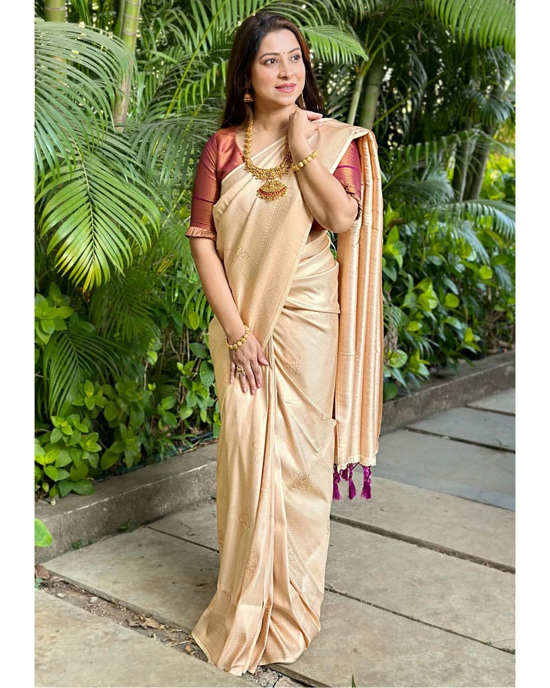 Details 229+ plain saree with grand blouse best