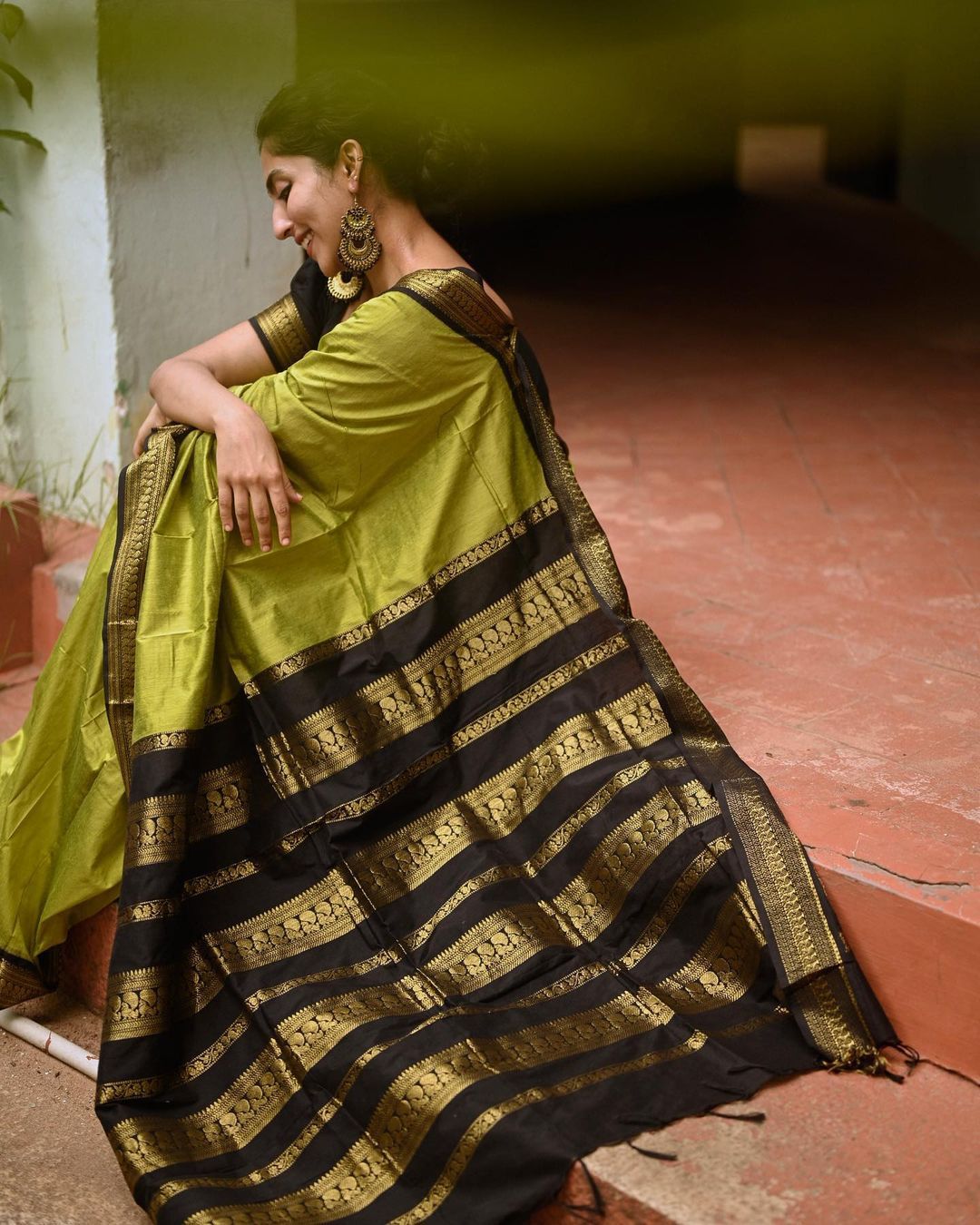 Phenomenal Mehndi Soft Banarasi Silk Saree With Beauteous Blouse Piece