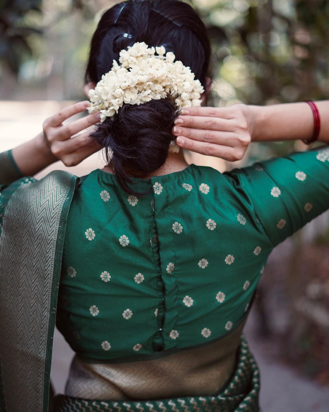 Desirable Green Soft Silk Saree With Angelic Blouse Piece