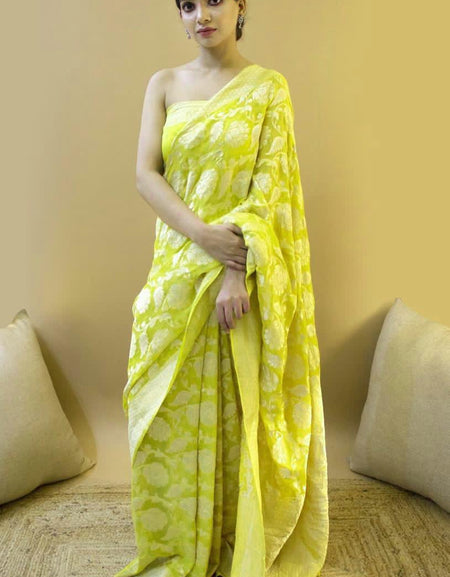 Fantabulous Yellow Soft Silk Saree With Tempting Blouse Piece
