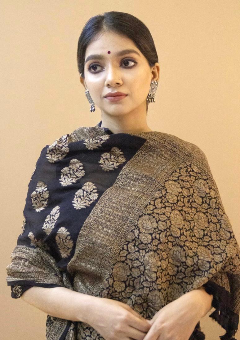 Confounding Black Soft Silk Saree With Snappy Blouse Piece