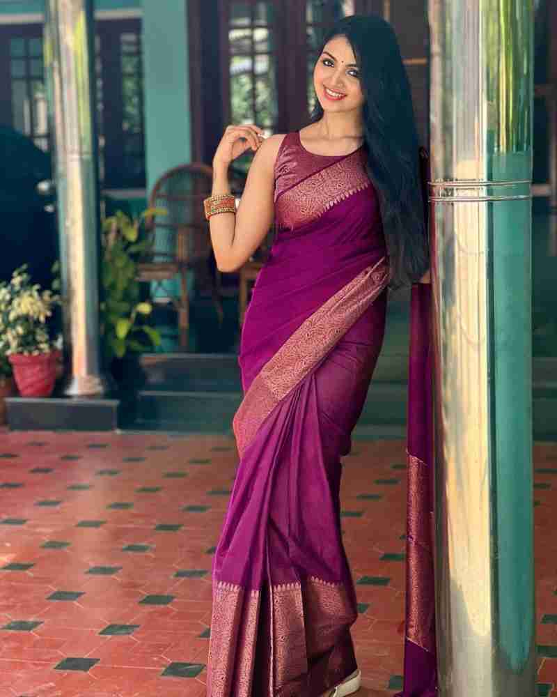 Lassitude Purple Soft Silk Saree With Gratifying Blouse Piece
