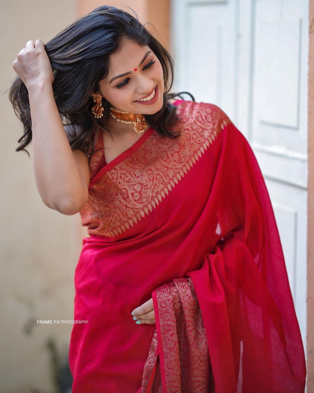 Glittering Red Soft Silk Saree With Unequalled Blouse Piece