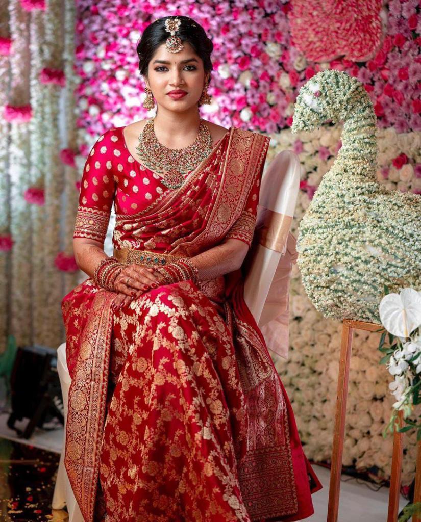 Majesty Red Soft Banarasi Silk Saree With Angelic Blouse Piece