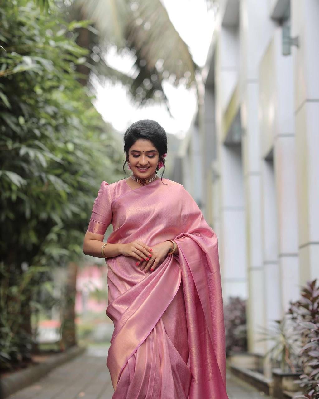 Evocative Pink Soft Silk Saree With Forbearance Blouse Piece