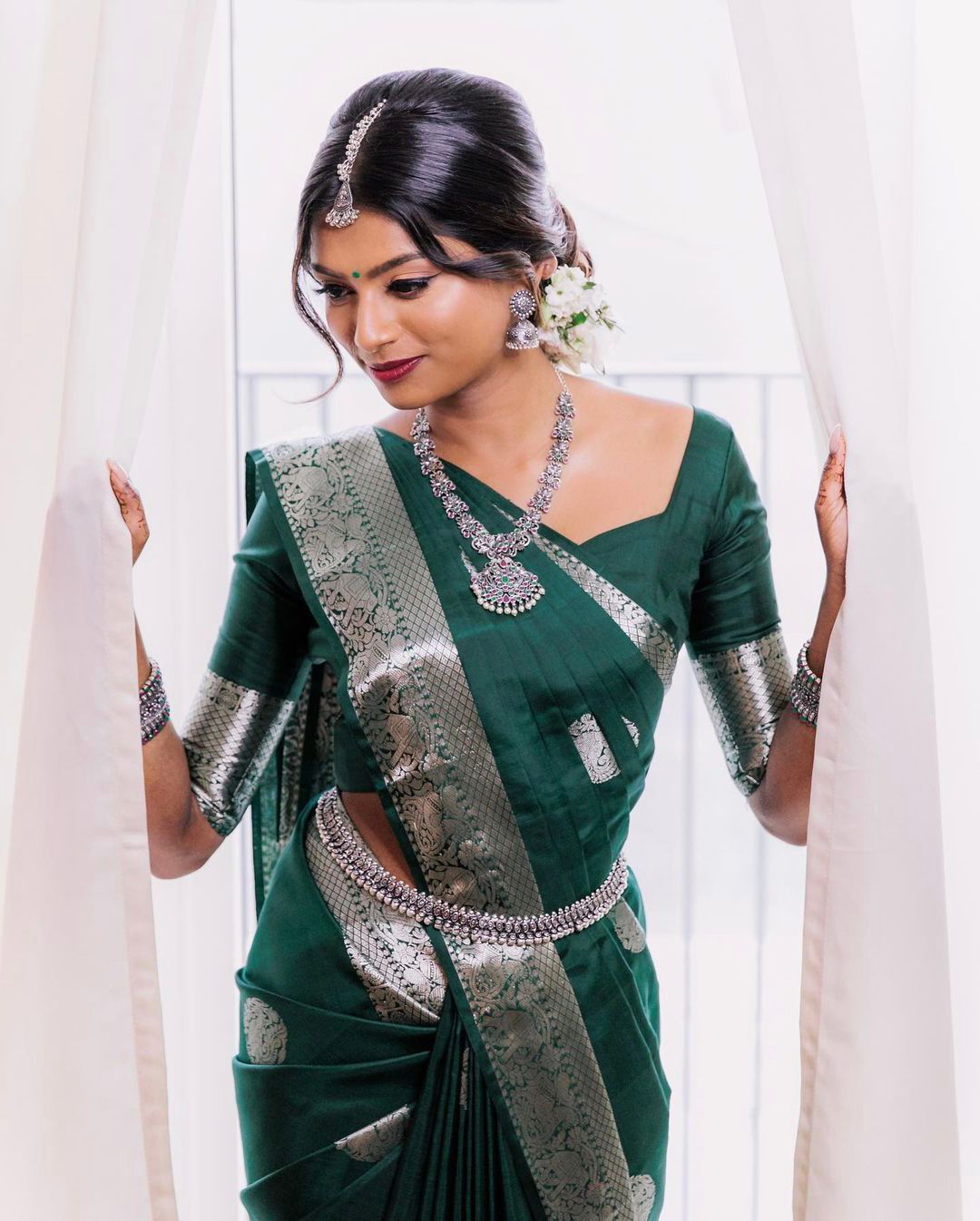 Gleaming Dark Green Soft Banarasi Silk Saree With Beautiful Blouse Piece