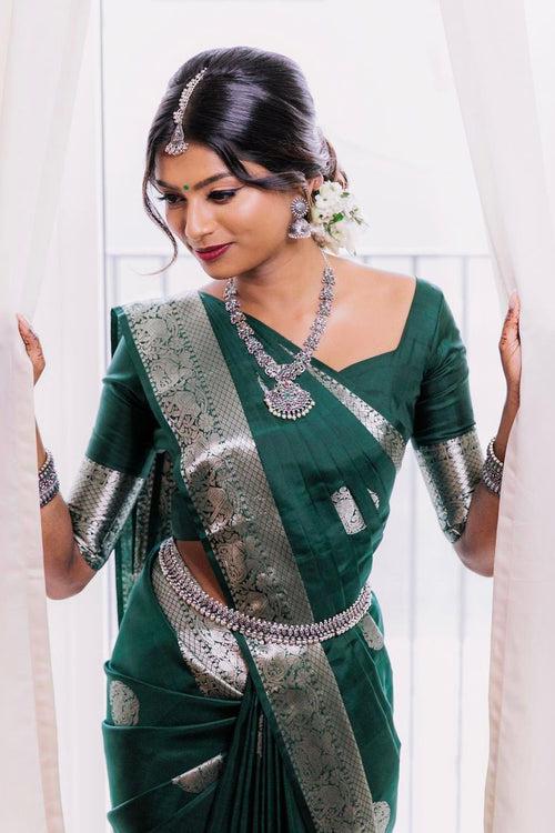 Load image into Gallery viewer, Gleaming Dark Green Soft Banarasi Silk Saree With Beautiful Blouse Piece
