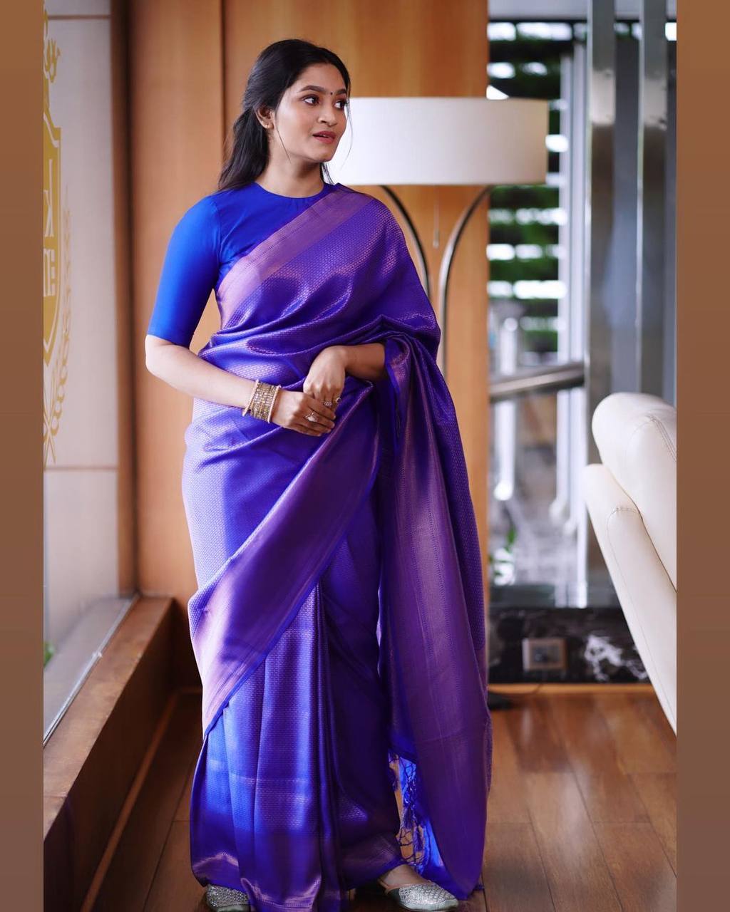 Adoring Blue Soft Silk Saree With Tempting Blouse Piece