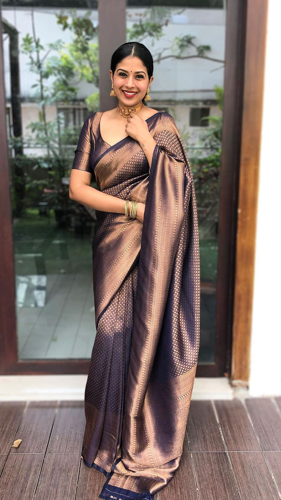 Devastating Navy Blue Soft Silk Saree with Amiable Blouse Piece