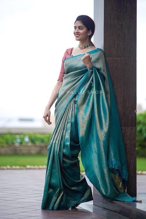 Load image into Gallery viewer, Scrumptious Rama Soft Silk Saree with Vestigial Blouse Piece
