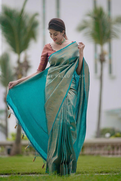 Load image into Gallery viewer, Scrumptious Rama Soft Silk Saree with Vestigial Blouse Piece
