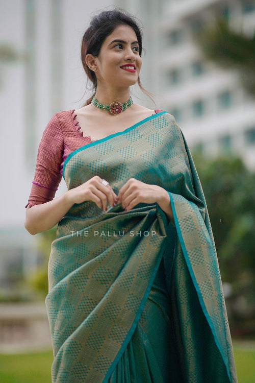 Load image into Gallery viewer, Scrumptious Rama Soft Silk Saree with Vestigial Blouse Piece
