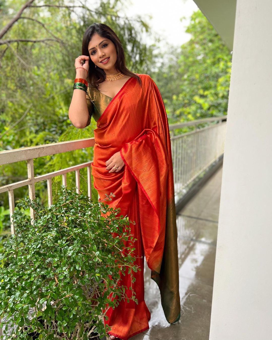 Evanescent Red Soft Silk Saree with Forbearance Blouse Piece