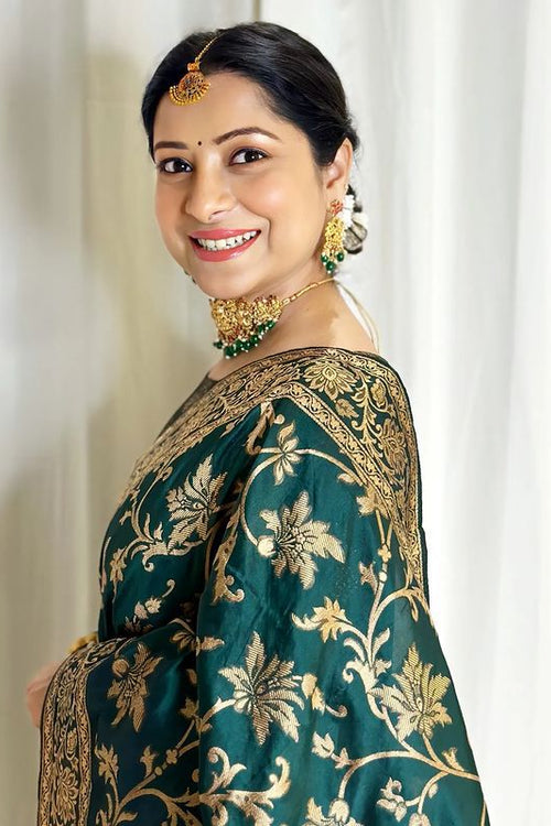 Load image into Gallery viewer, Pleasurable Dark Green Soft Banarasi Silk Saree With Improbable Blouse Piece
