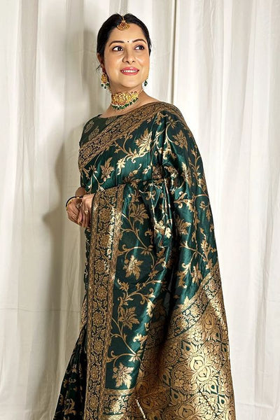 Pleasurable Dark Green Soft Banarasi Silk Saree With Improbable Blouse Piece