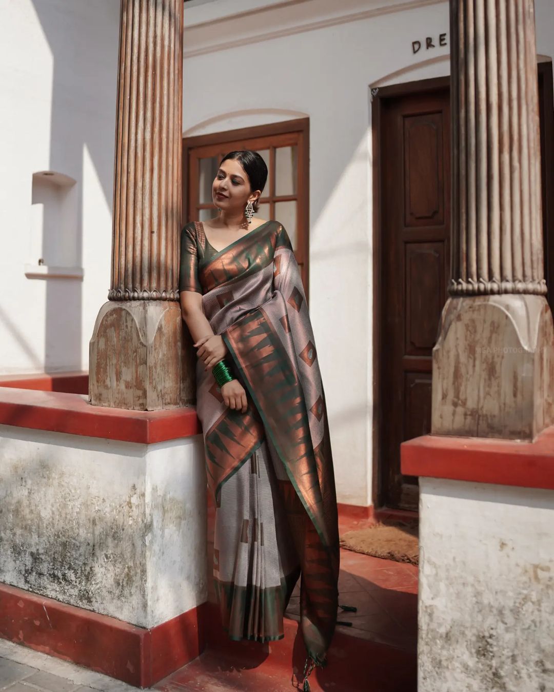 Fragrant Grey Soft Silk Saree With Snappy Blouse Piece