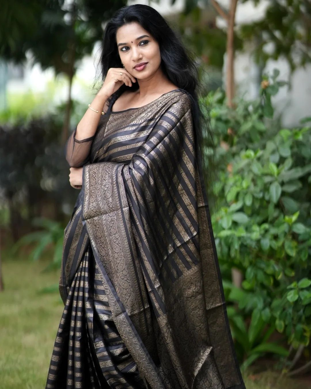 Delectable Black Soft Silk Saree With Luxuriant Blouse Piece