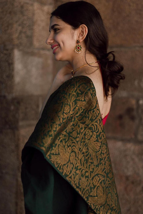 Load image into Gallery viewer, Arresting Green Soft Silk Saree With Groovy Blouse Piece
