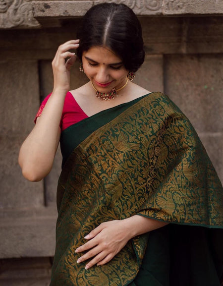 Arresting Green Soft Silk Saree With Groovy Blouse Piece