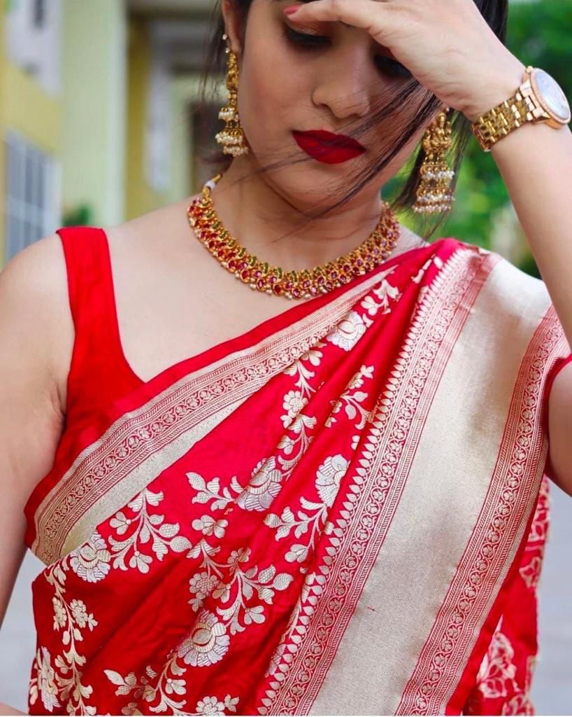 Fantabulous Red Soft Banarasi Silk Saree With Seraglio Blouse Piece