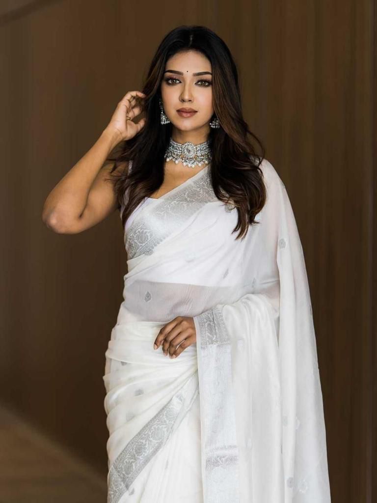 Conflate White Soft Silk Saree With Cynosure Blouse Piece