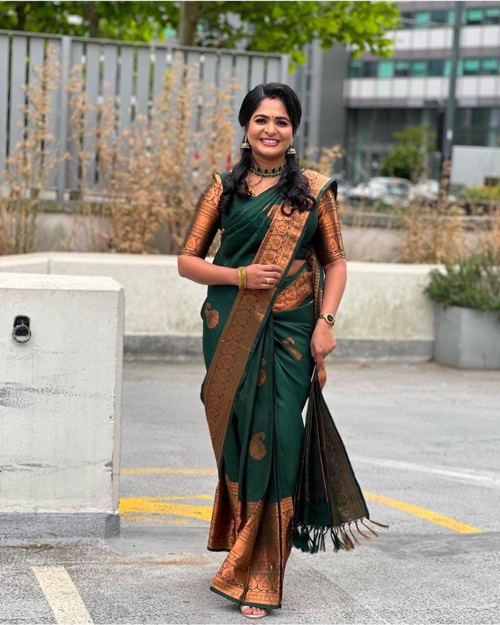 Lovely Green Soft Silk Saree With Gorgeous Blouse Piece
