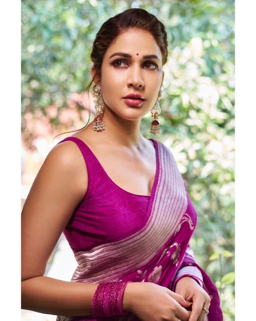 Stunning Purple Banarasi Silk Saree With Lovely Blouse Piece