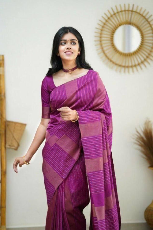 Load image into Gallery viewer, Snappy Magenta Soft Silk Saree With Supernal Blouse Piece
