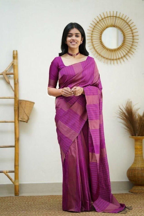 Load image into Gallery viewer, Snappy Magenta Soft Silk Saree With Supernal Blouse Piece
