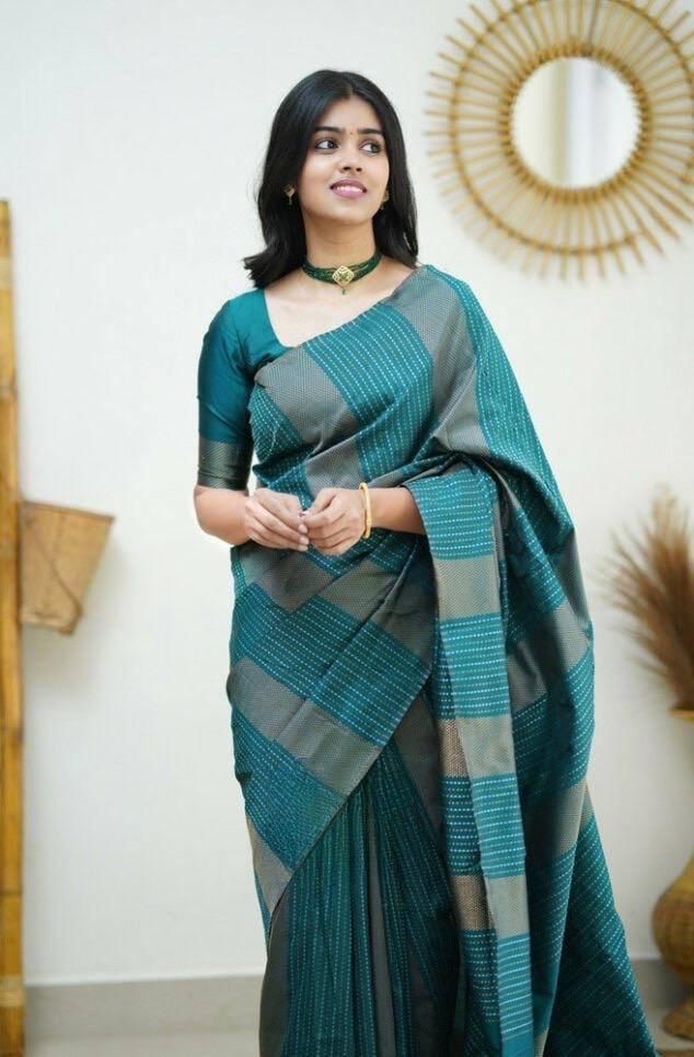 Efflorescence Rama Soft Silk Saree With Chatoyant Blouse Piece
