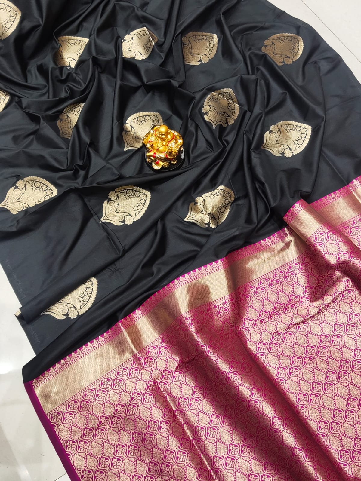Trendy Black Soft Banarasi Silk Saree With Fancifull Blouse Piece