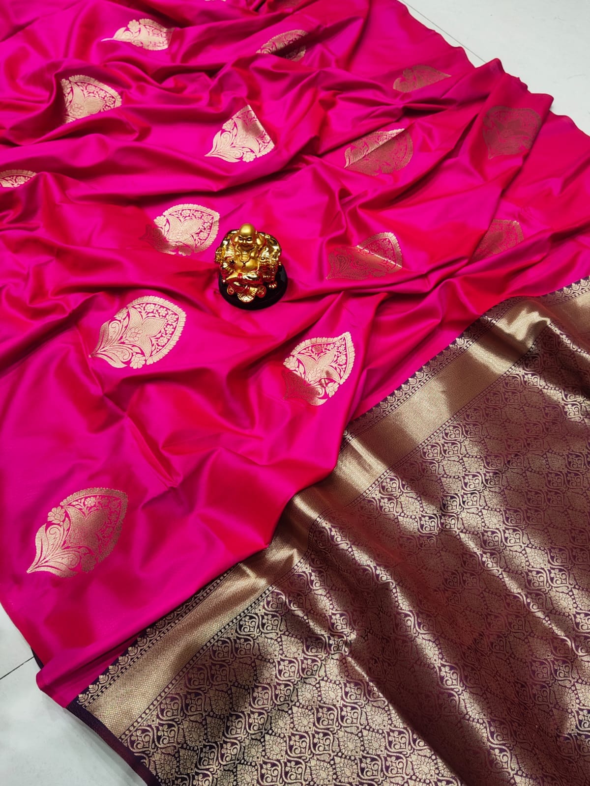 Flattering Dark Pink Soft Banarasi Silk Saree With Fancifull Blouse Piece