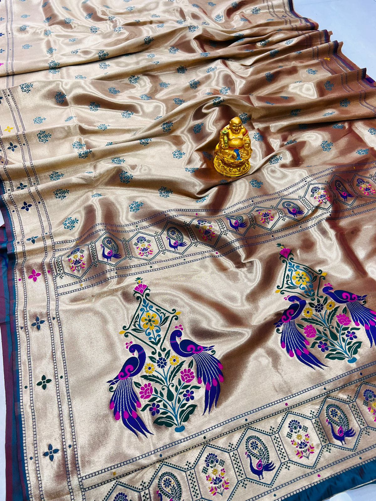 Desirable Rama Paithani Silk Saree With Invaluable Blouse Piece