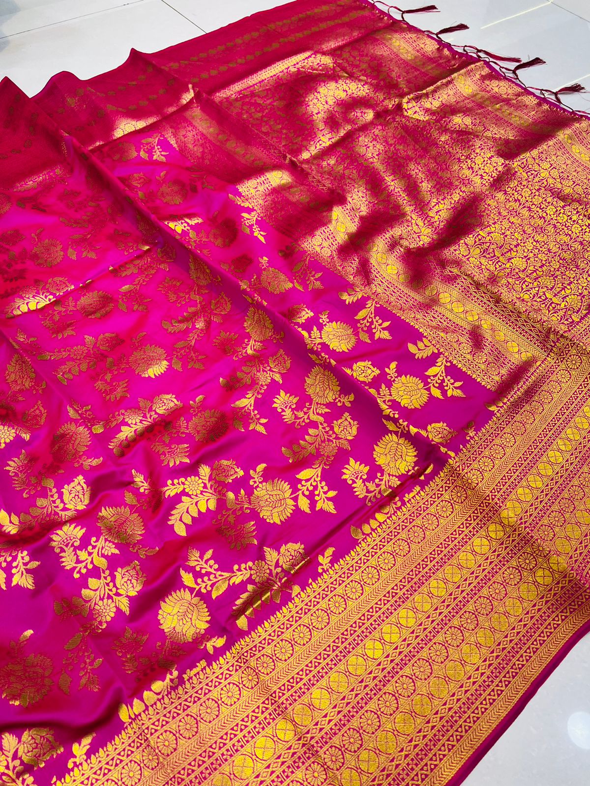 Flattering Dark Pink Banarasi Silk Saree With Adorable Blouse Piece