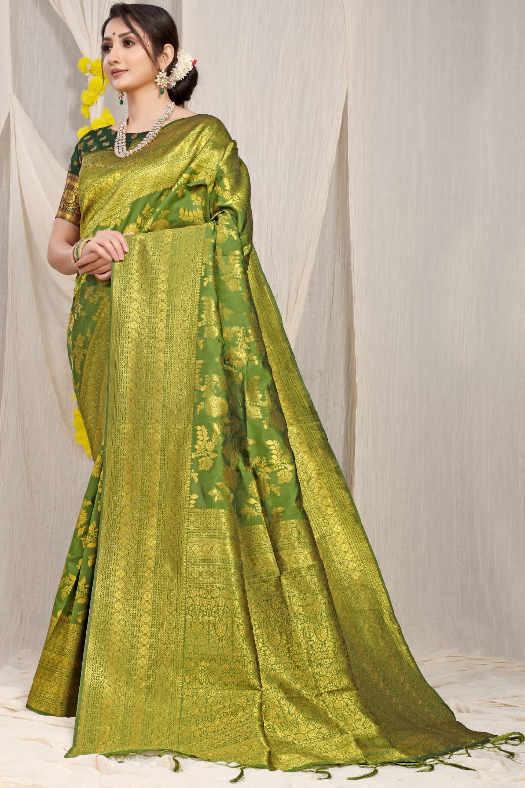 Buy Gorgeous jade green banarasi saree online - Best quality silk sarees -  Free international shipping - Easy returns – Karagiri